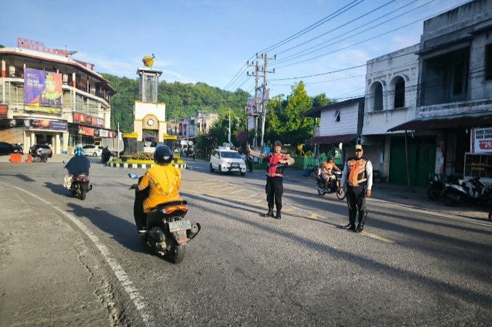 Sat Samapta Polres Aceh Selatan Aktif Lakukan Strong Point Pagi Demi Kelancaran Lalu Lintas
