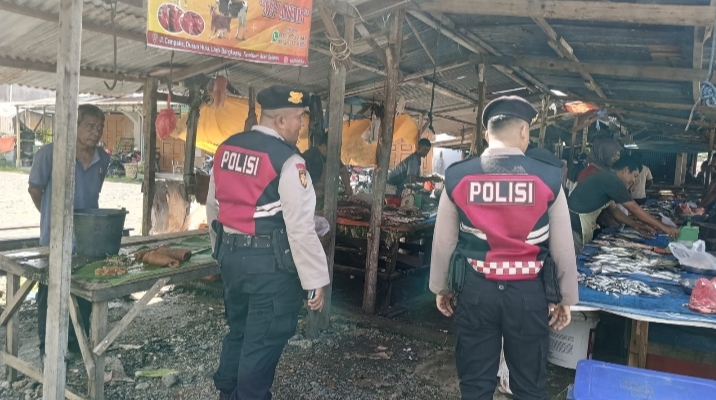 Jaga Keamanan dan Ketertiban Pusat Perbelanjaan, Sat Samapta Polres Aceh Selatan Lakukan Patroli