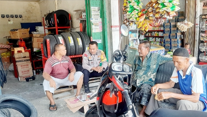 Bhabinkamtibmas Polsek Sawang Sambangi Masyarakat Sampaikan Pesan Kamtibmas