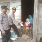 Jumat Berkah Kapolsek Kluet Tengah Salurkan Paket Sembako