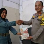 Kapolresta Banda Aceh Berikan Buku Karyanya Untuk Mahasiswa Akademi Maritim Aceh Darussalam