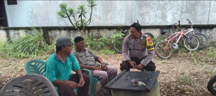 Selalu Aktif Jaga Silaturahmi, Bhabinkamtibmas Polsek Labuhanhaji Sambangi Warga Binaan