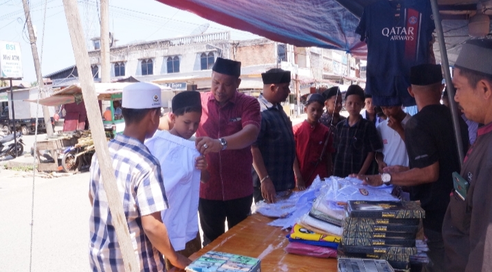Haji Sulaiman Tole Bantu Seragam Sekolah Santri Korban Kebakaran Ponpes Dayah Al-Maimanah