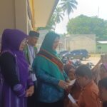 Ketua TP-PKK Aceh Selatan Serahkan Bantuan Biaya Pendidikan Untuk Siswa