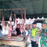 TNI-Polri Kompak Laksanakan Patroli di Pasar Jual Daging Meugang