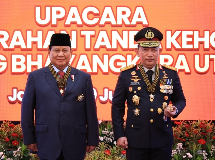 Prabowo Subianto Terima Penghargaan Tanda Kehormatan Bintang Bhayangkara Utama Polri