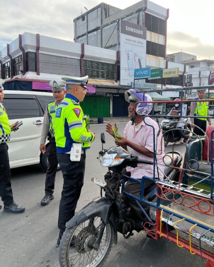 Jumat Berkah, Satlantas Polres Bireuen Peduli Terhadap yang Membutuhkan