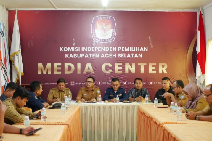 Pemkab Aceh Selatan Menyerahkan Dokumen Teknokratik RPJMD 2025-2029 dan RPJPD periode 2025-2045 ke KIP Aceh Selatan