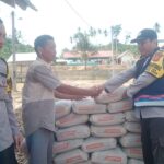 Bhabinkamtibmas Polsek Darul Ikhsan Sumbang 10 Sak Semen untuk Pembangunan Bilik Santri Dayah Al Maimanah