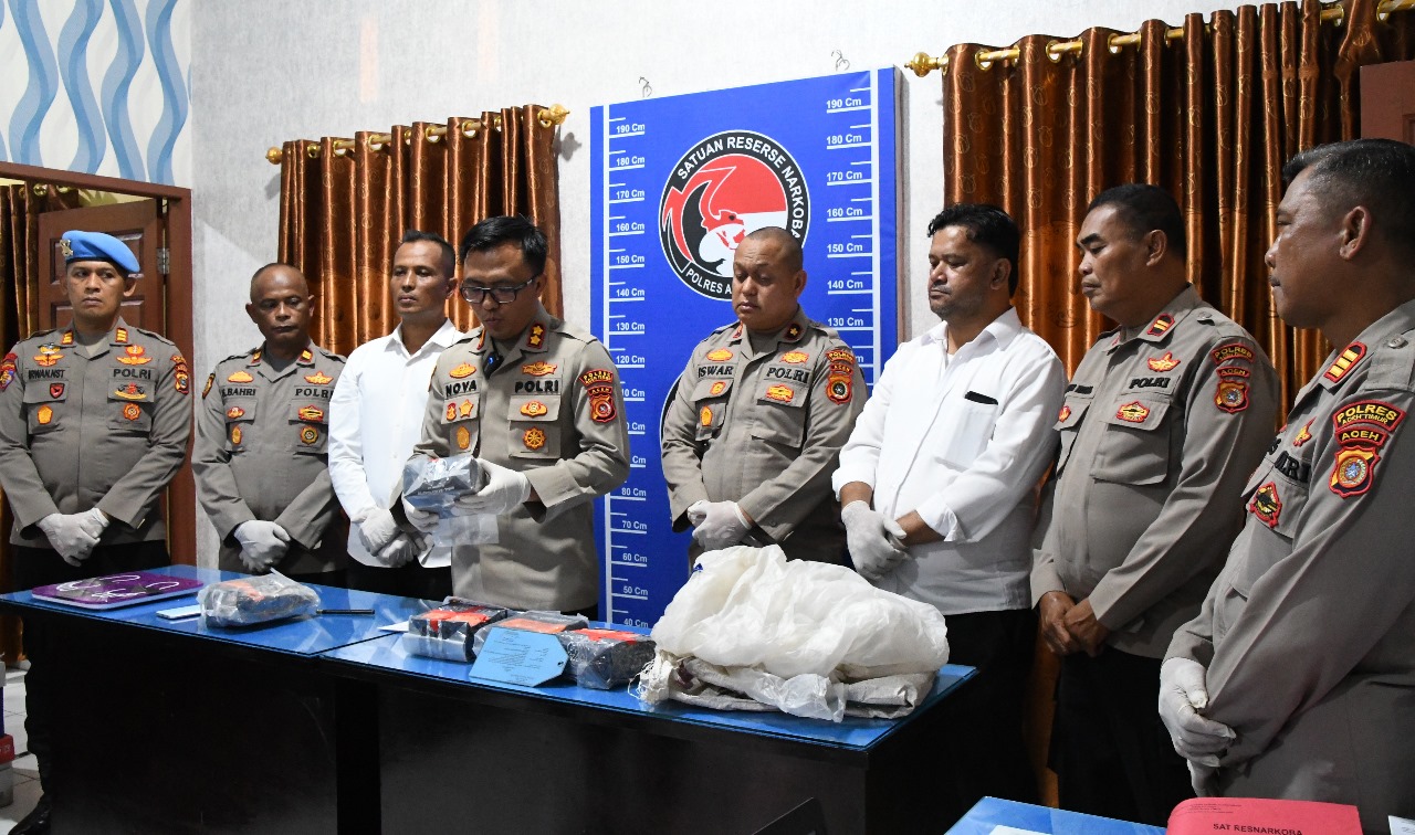 Tim Gabungan Polres Aceh Timur Berhasil Ungkap Pelaku Tindak Pidana Penyalahgunaan Narkotika, Lebih Kurang 5 Kg Sabu Disita