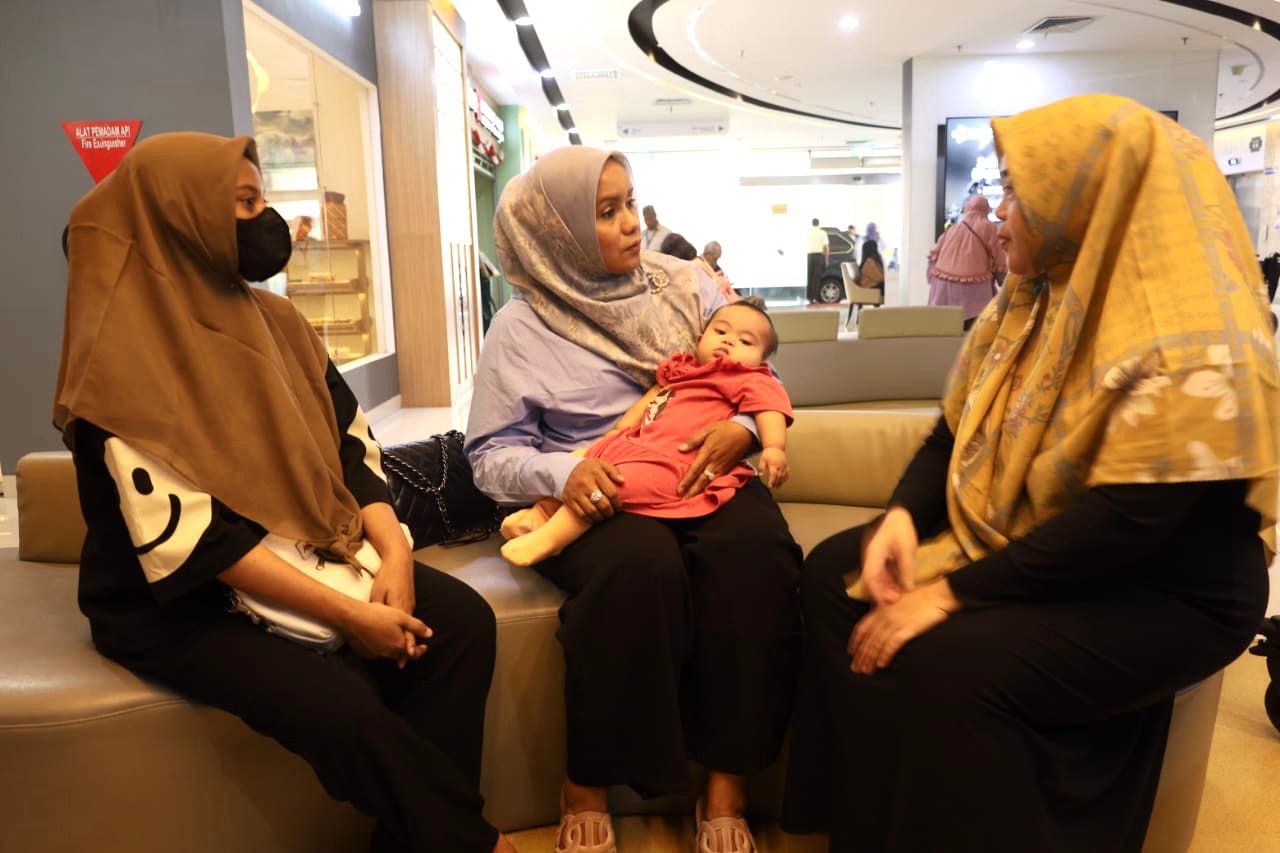 Mellani Subarni Beri Dukungan Dua Pasien Anak Bocor Jantung di RS Harapan Kita Jakarta