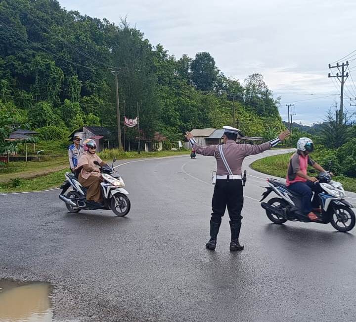 Kegiatan Rutin Gatur Pagi: Satlantas Polres Aceh Jaya Pastikan Kelancaran Lalu Lintas di Titik Rawan