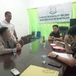 Unit Reskrim Polsek Trumon Timur Serahkan Tersangka dan Barang Bukti Kasus Penganiayaan ke JPU