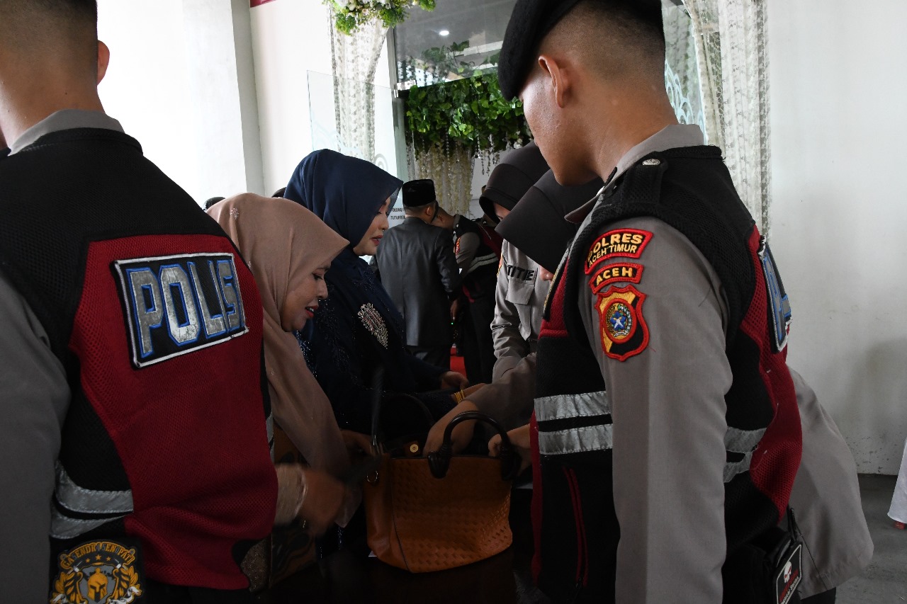 141 Personel Polres Aceh Timur Amankan Pengambilan Sumpah/Janji Anggota DPRK