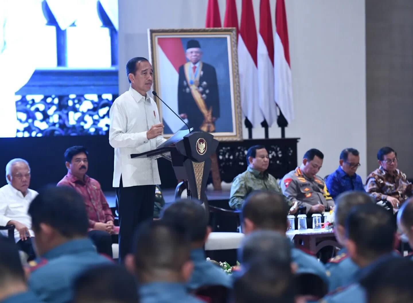 Presiden Joko Widodo Instruksikan TNI dan Polri Menjaga Stabilitas Jelang Transisi Pemerintahan dan Pilkada Serentak Tahun 2024