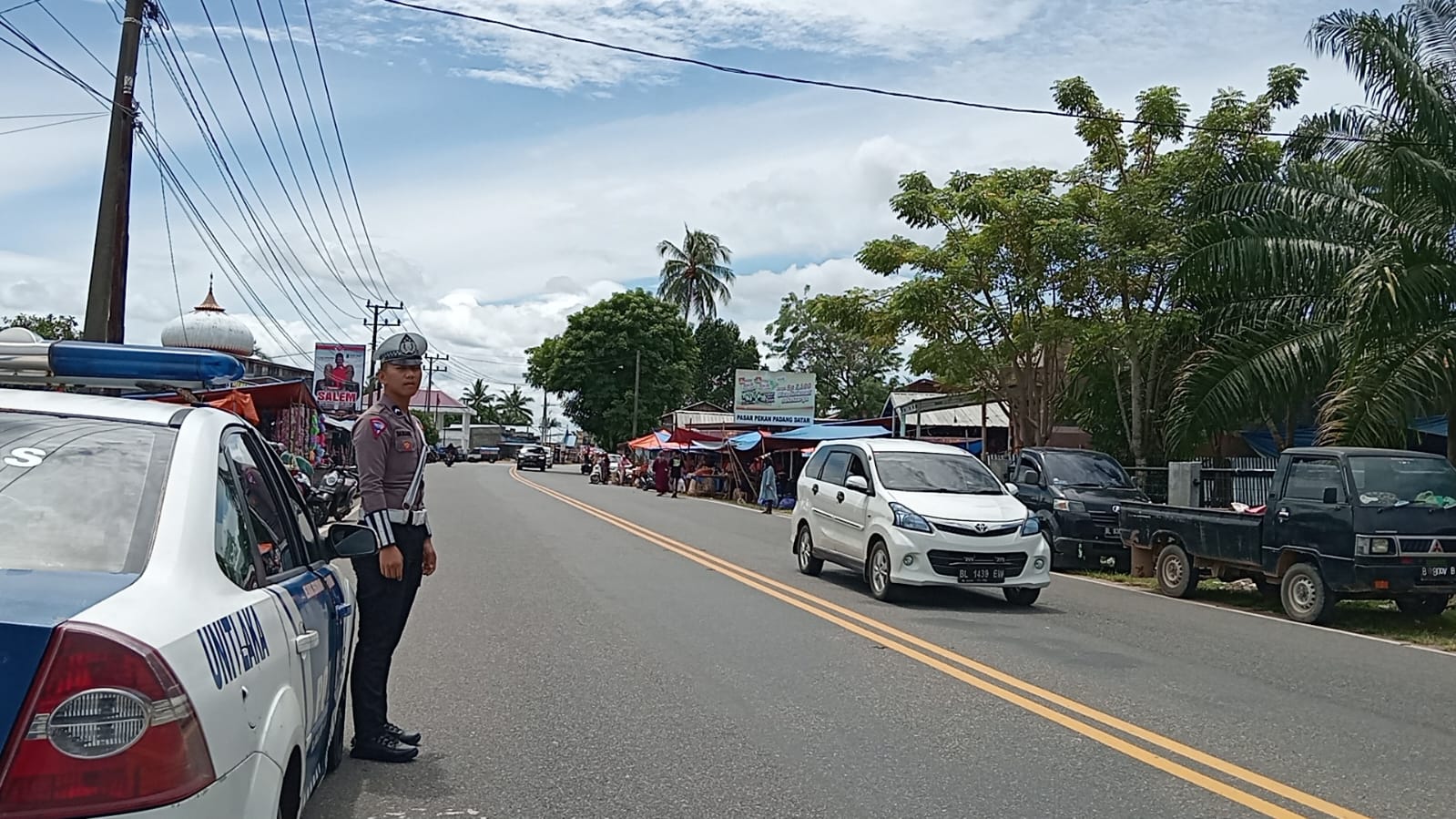 Polantas Aceh Hadir: Sat Lantas Polres Aceh Jaya Atur Lalu Lintas di Pasar Tumpah Kayee Unoe