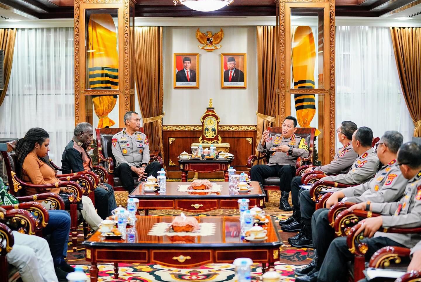 Kapolri Bersilaturahmi Dengan Tim Negosiator Pembebasan Capt. Philip Mark Mehrtens