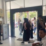 Personel Polres Aceh Jaya Amankan Acara Penyampaian Visi Misi Paslon Bupati dan Wakil Bupati