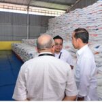 Presiden Tinjau Ketersediaan Beras dan Penyerahan Bantuan Cadangan Pangan Pemerintah di Komplek Pergudangan Tanah Grogot