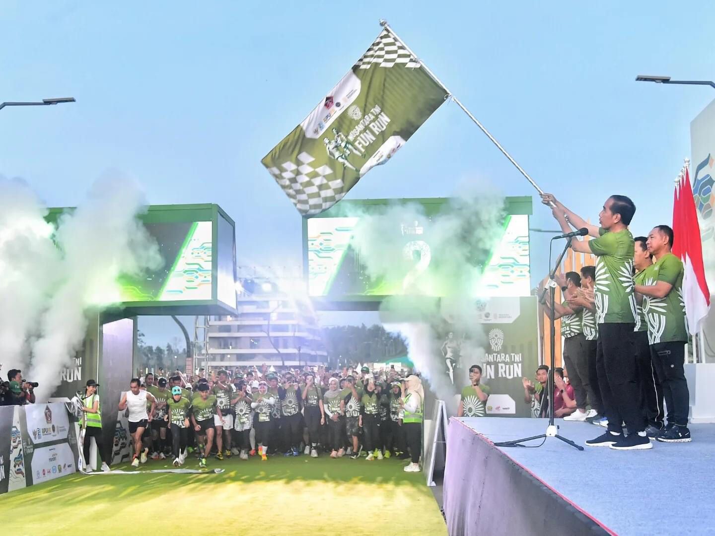 Presiden Joko Widodo Membuka Nusantara TNI Fun Run 2024 di IKN