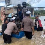 Satlantas Polres Aceh Selatan Tetap Siaga di Lokasi Banjir untuk Keselamatan Pengendara dan Masyarakat