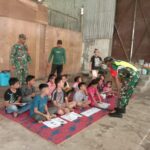 Pasca Banjir, Koramil 09/Trumon Tengah dan PGRI Gelar Kegiatan Pendidikan untuk Anak-Anak Pengungsi