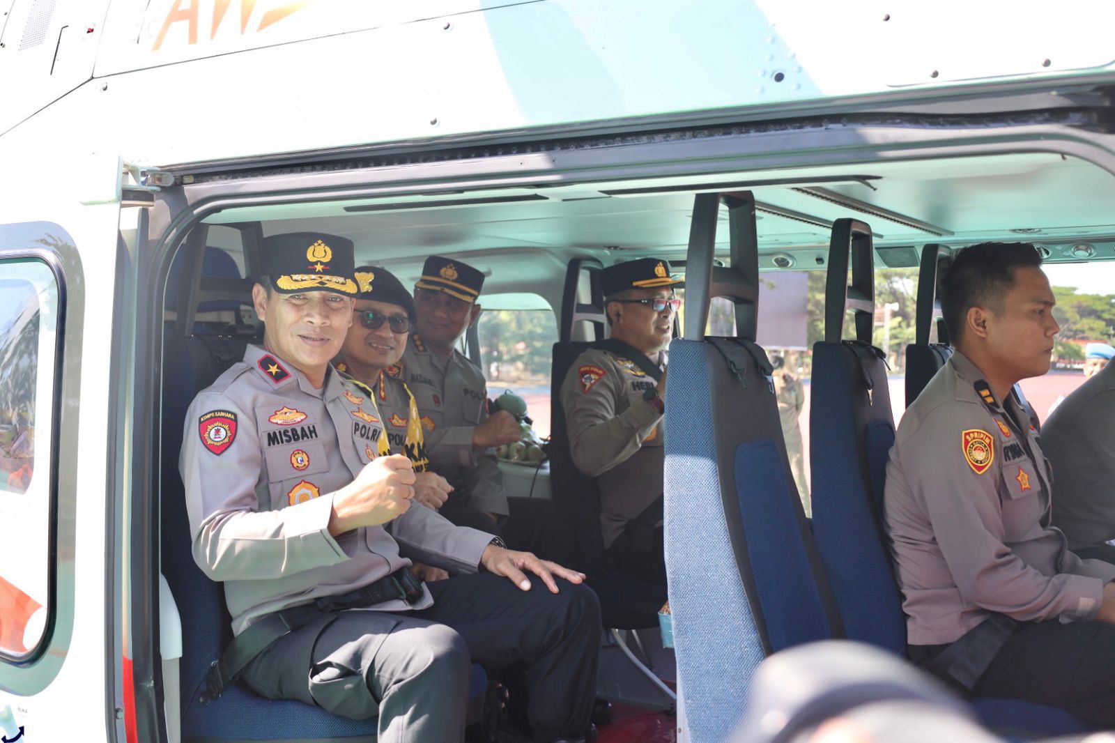 Wakapolda Aceh Menggunakan Helikopter Polri Laksanakan Supervisi Dan Monitor Perkembangan Situasi Di Aceh Barat Dan Nagan Raya