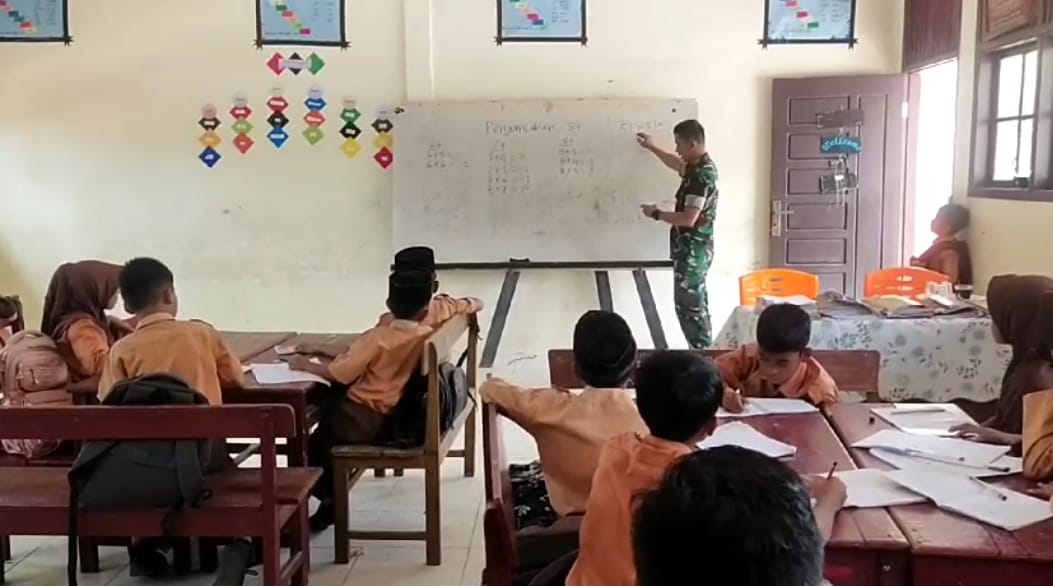 Kodim 0107/Asel Ajarkan Anak SD Pelajaran Matematika Metode Gasing