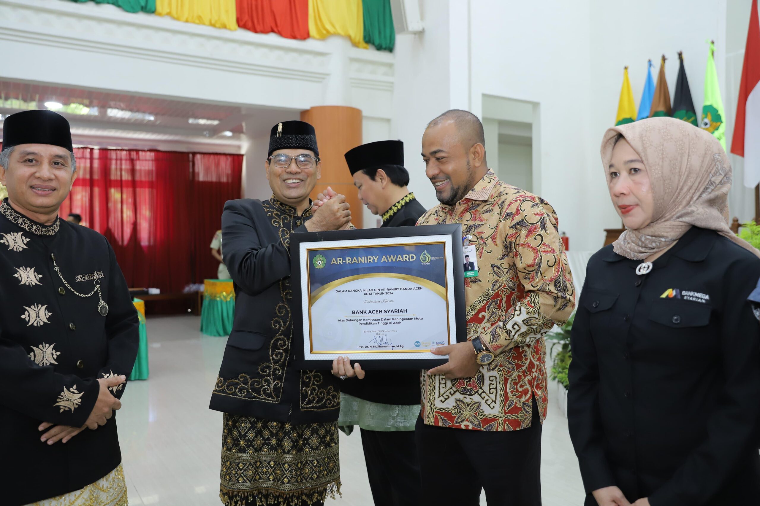 Bank Aceh Raih Penghargaan UIN Ar Raniry Awards