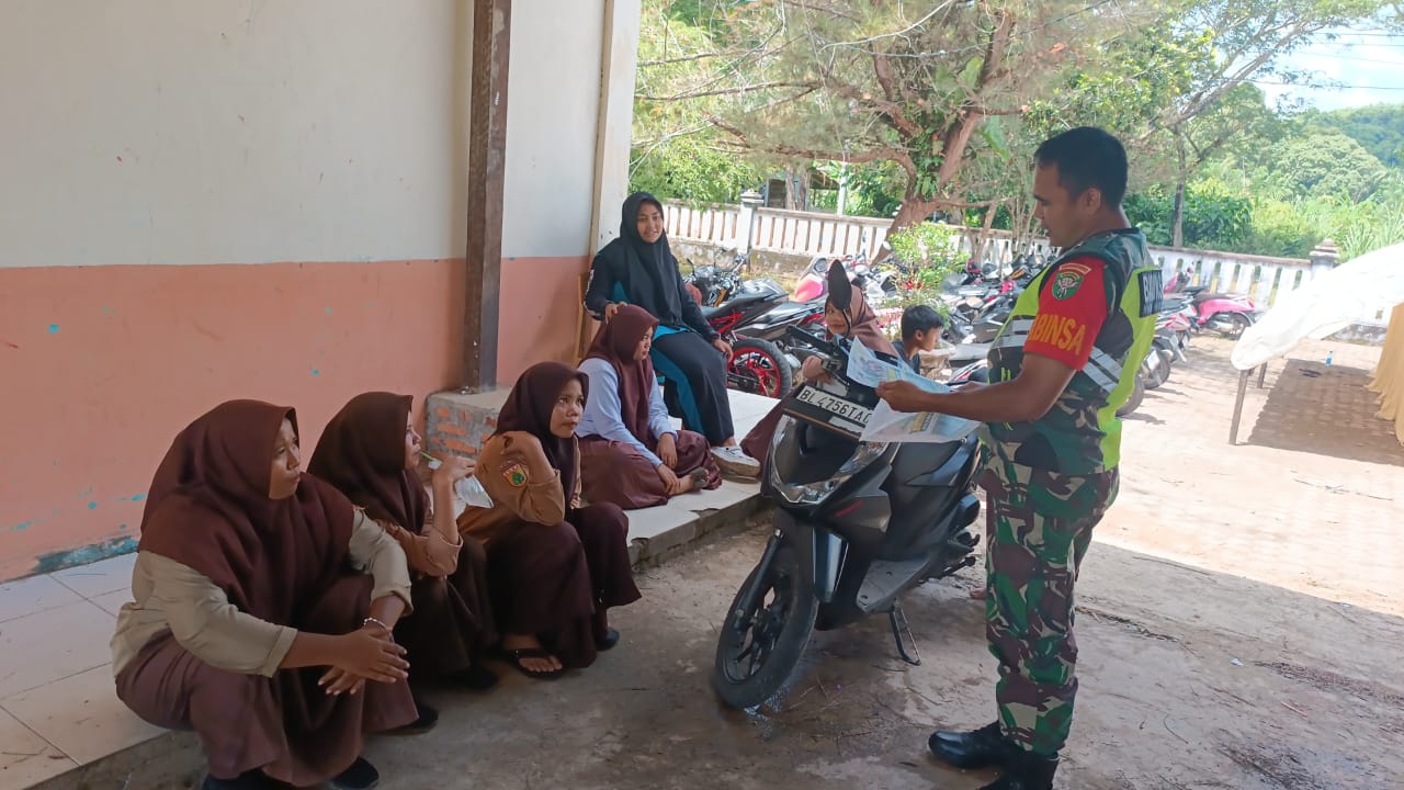 Jajaran Kodim 0107/Aceh Selatan Sebarkan Brosur Penerimaan Bintara PK TNI AD Gelombang II Tahun 2024