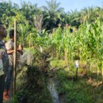 Sambangi Warga, Bhabinkamtibmas Trumon Timur Gerakan Petani Tingkatkan Ketahanan Pangan