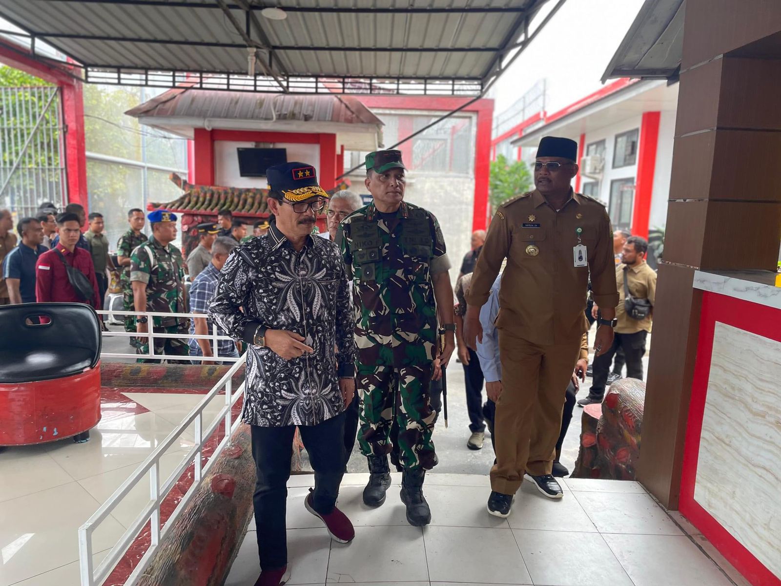 Jumlah DPT 493 Orang : Kakanwil Meurah Budiman Dampingi Pj. Gubernur Aceh Tinjau Pencoblosan di TPS Lapas Banda Aceh
