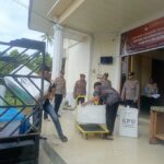 Personel Polri Kawal Pergeseran 40 Kotak Suara dari PPK Sampoiniet ke KIP Aceh Jaya