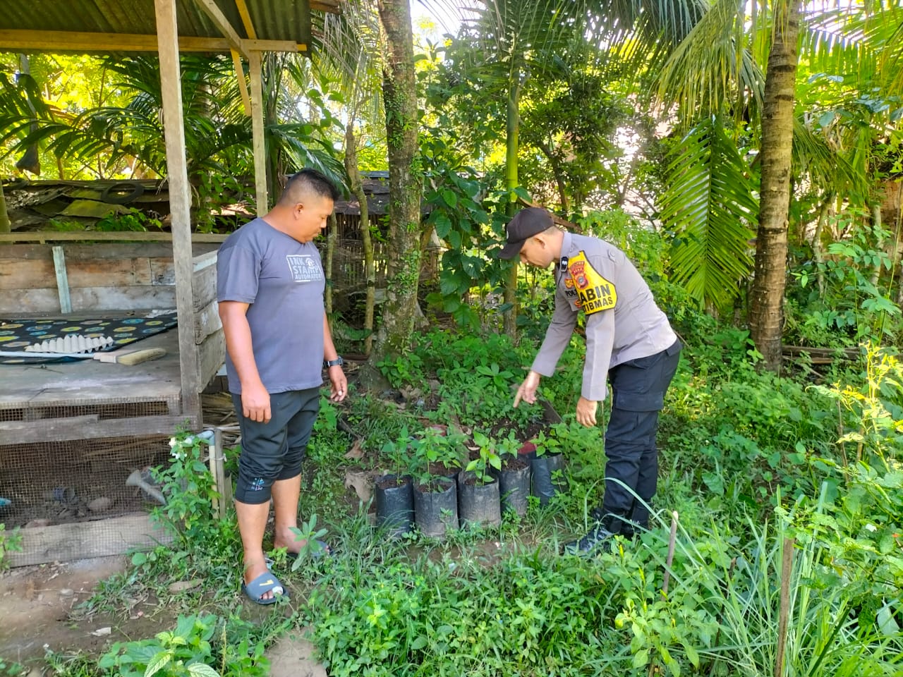 Bhabinkamtibmas Polsek Labuhanhaji Timur Terus Memotivasi Warga Penanaman Pekarangan