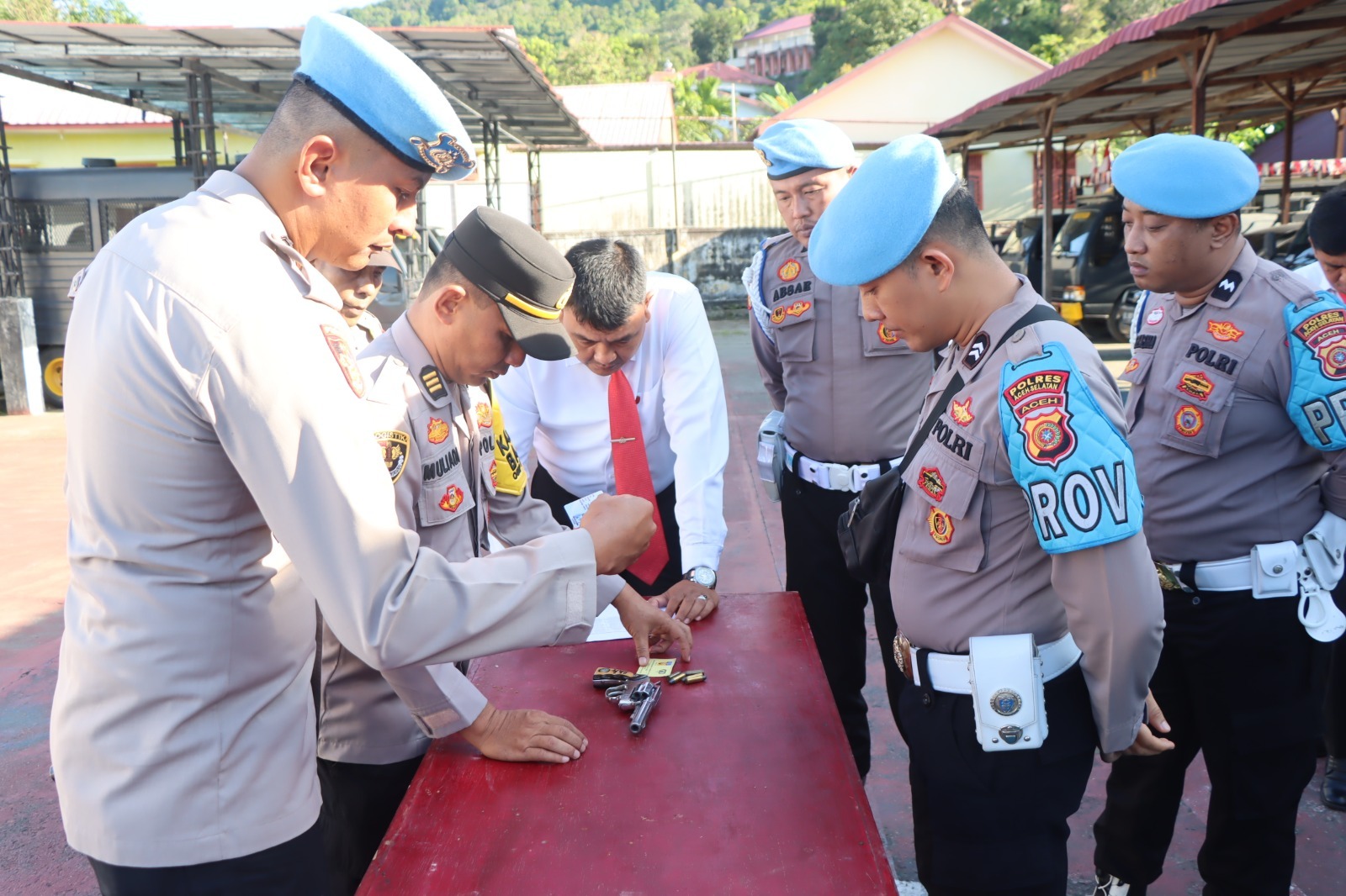 Sipropam Polres Aceh Selatan Laksanakan Gaktibplin Pemeriksaan Senpi Guna Jaga Kedisiplinan Personel