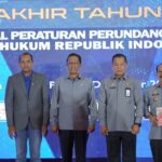 Kakanwil Kemenkum Aceh Hadiri Refleksi Akhir Tahun Ditjen PP, Terima Buku Tanya Jawab Seputar Pembentukan Peraturan