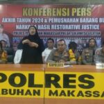 Kapolres Pelabuhan Makassar AKBP Restu Wijayanto Pimpin Konferensi Pers Akhir Tahun 2024 Pemusnahan Barang Bukti