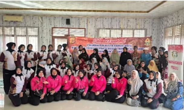 Sambut Hari Ibu, Polwan Polresta Kunjungi Panti Jompo