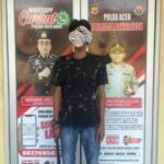 Keluarga Serahkan Pelaku Pembacokan di Kuta Baro Pada Polisi