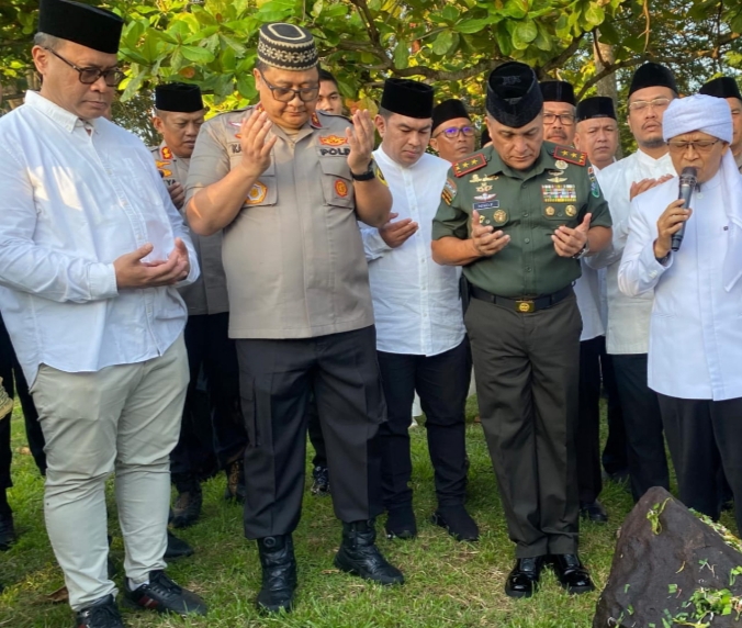 Refleksi 20 Tahun Tsunami, Kapolda Aceh bersama Forkopimda Ziarah di Kuburan Massal Ulee Lheue