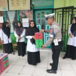 Program pemerintah Makanan Bergizi Gratis, Satlantas Polres Aceh Selatan Laksanakan Pendistribusian Makanan Bergizi di Sekolah