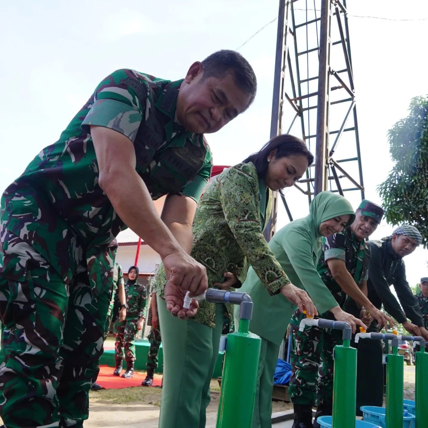 Kunjungi Kodam Iskandar Muda, Kasad Resmikan Sumur Bor TNI Manunggal Air di Dayah Madinatuddiniyah Nurul Huda Aceh Utara