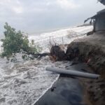 Abrasi Pantai Hantam Desa Meunasah Baro, Polisi Imbau Warga Pesisir Waspada