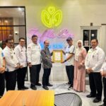 Kembali! Kakanwil Meurah Budiman Serahkan Sertifikat Merek Kepada Pelaku Usaha di Kota Langsa