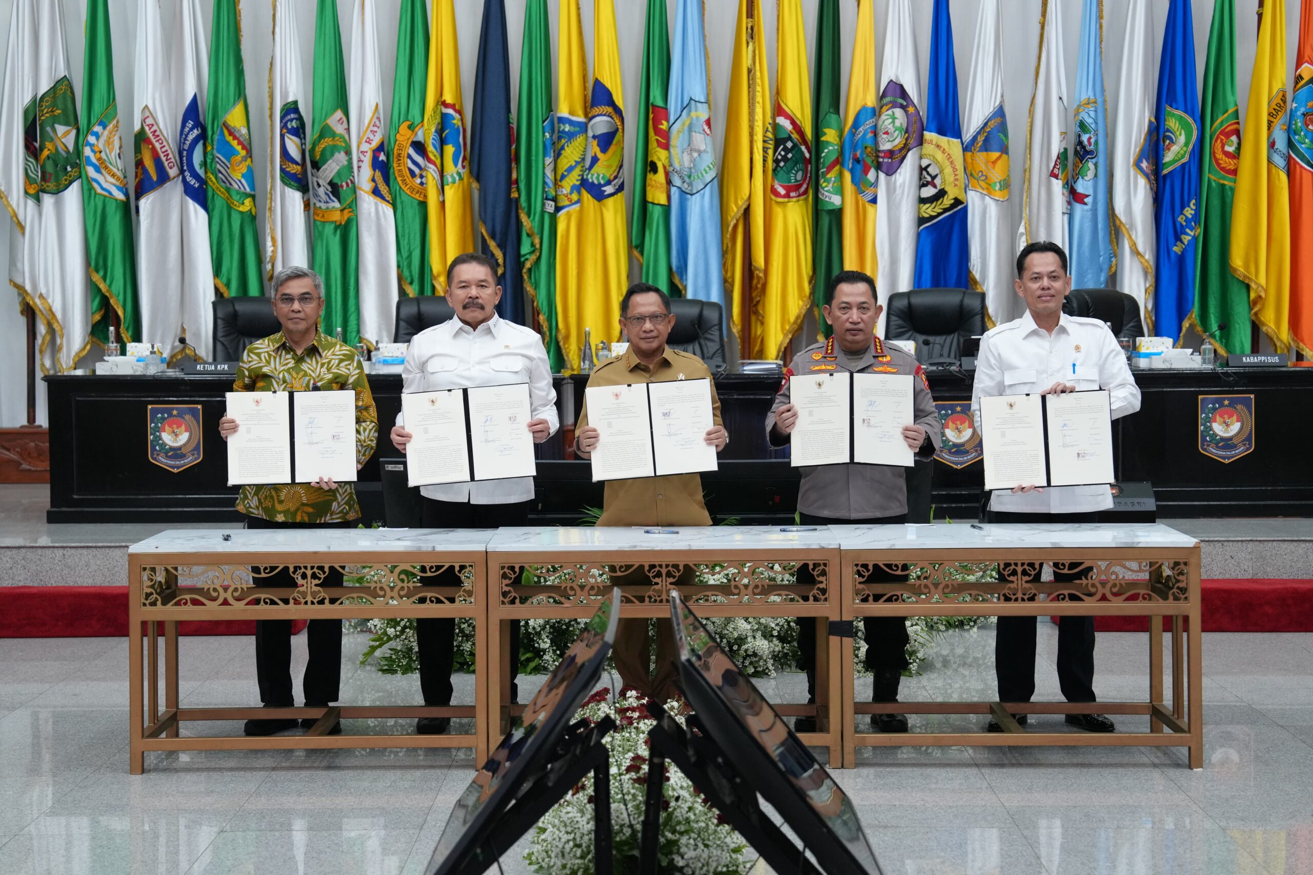 Jaksa Agung Tegaskan Komitmen Pengawasan Perizinan Daerah melalui Nota Kesepahaman