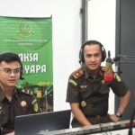Melalui Radio Kluetezz, Cabjari Aceh Selatan di Bakongan Melaksanakan Penyuluhan Hukum Program Jaksa Menyapa