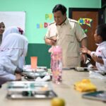 Presiden Prabowo Tinjau Langsung Pelaksanaan Makan Bergizi Gratis di SDN Kedung Jaya 1 Bogor
