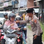 Polres Aceh Selatan Bagikan Ratusan Bungkus Takjil kepada Masyarakat