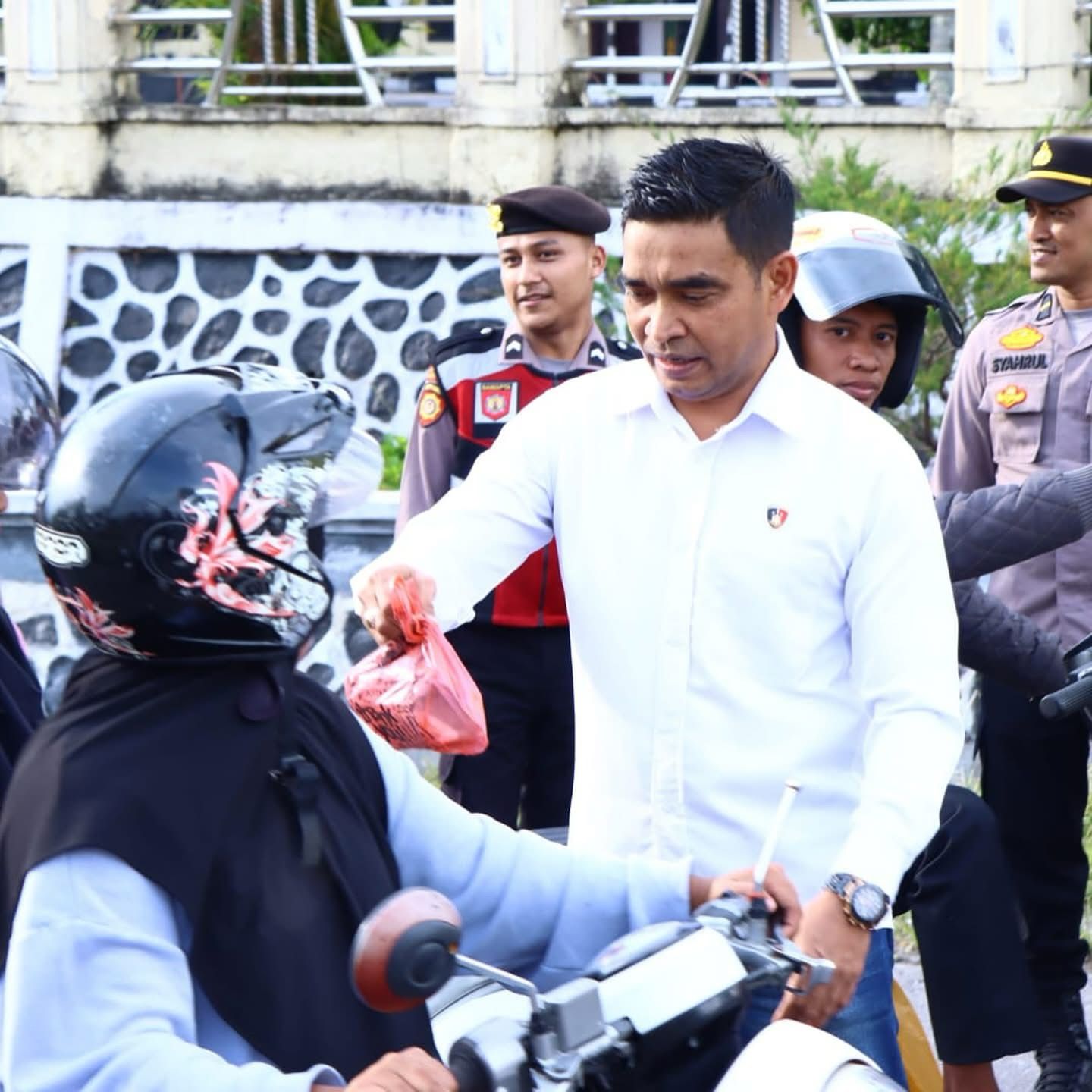 Polres Bener Meriah Berbagi Takjil di Bulan Suci Ramadan 1446 H, Wujud Kepedulian kepada Masyarakat