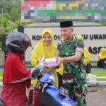 Berkah Ramadhan, Kodim 0107/Aceh Selatan Bagikan Takjil Gratis kepada Masyarakat